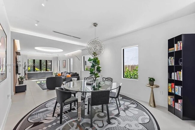 Building Photo - 445 NE 76th St