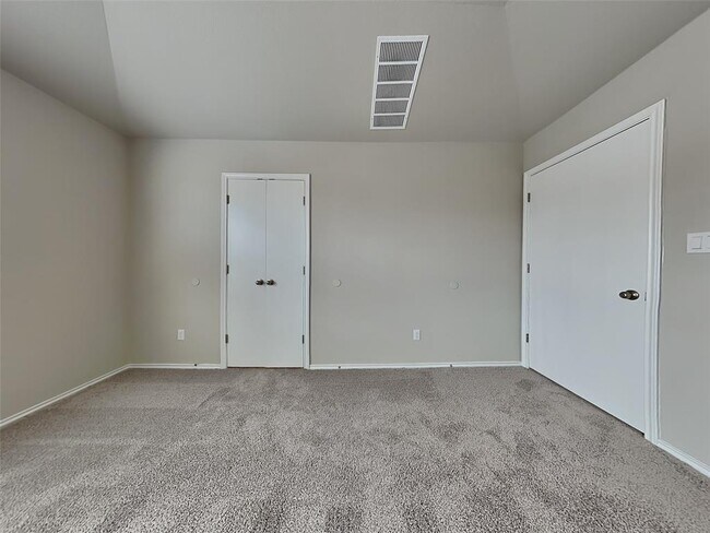 Building Photo - 5121 Saddle Clb Dr