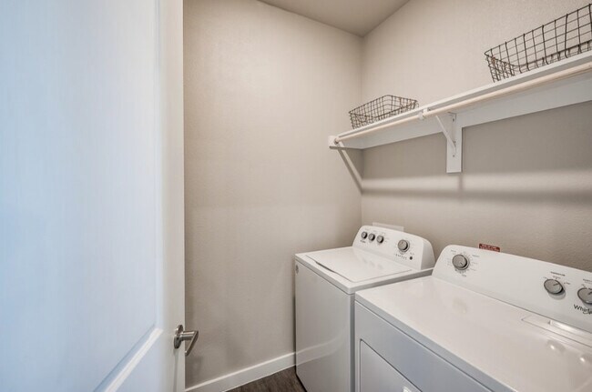 Building Photo - Up to 6 Weeks FREE – Make Your Move Today!