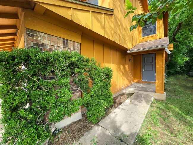 Building Photo - 10403 Golden Meadow Dr