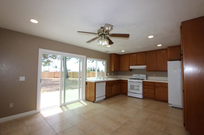 Building Photo - Beautiful 4 bedroom 2 bathroom home in Mira Mesa available now