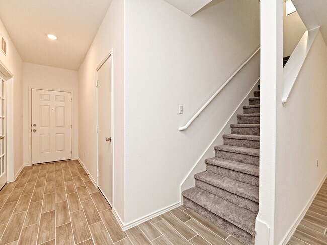 Building Photo - 1625 Holly Lk Dr