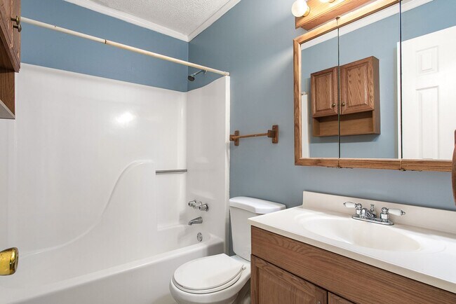 Building Photo - Stunning 3 Bedroom Home AVAILABLE NOW!