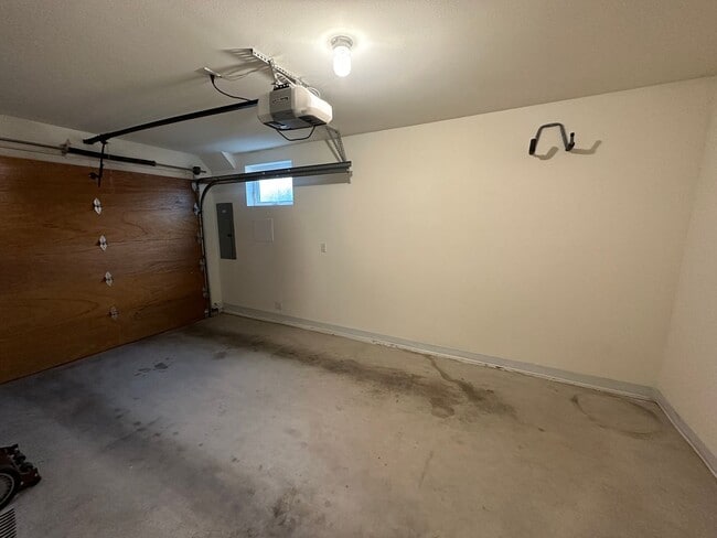 Building Photo - 3 Bedroom Central District Townhome w/ Garage, AC & Rooftop Deck