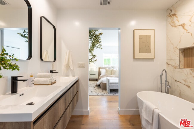 Building Photo - 3840 Lyceum Ave