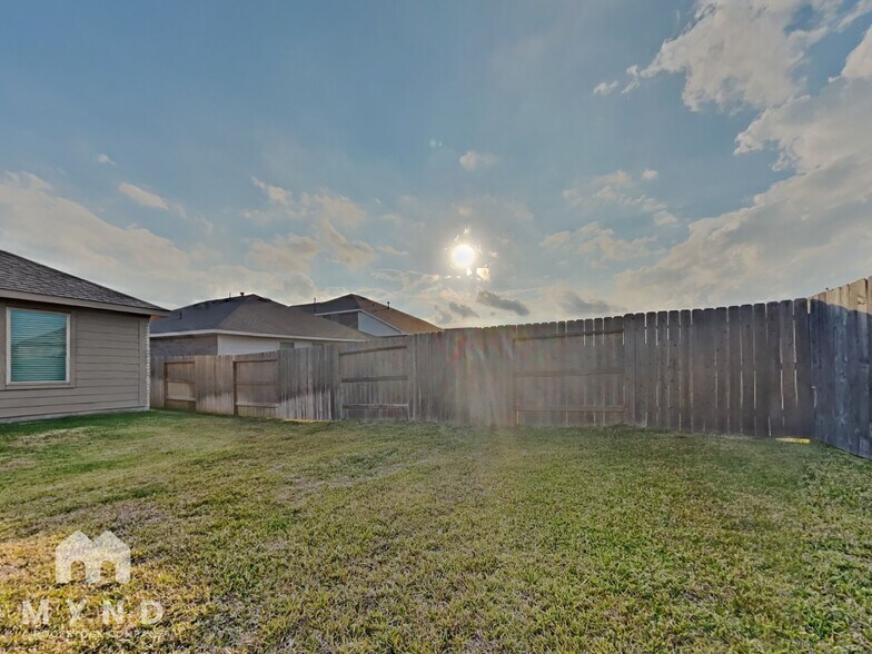 Building Photo - 21645 Balzola Ln