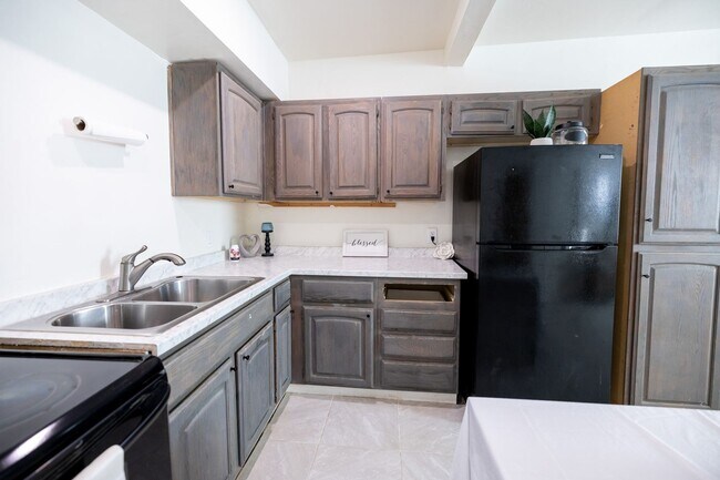 Building Photo - Tour this Private Marana Casita Today! Uni...