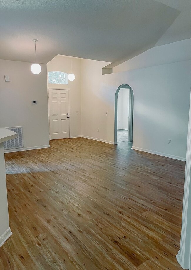 Building Photo - North Lakeland Rental Home!