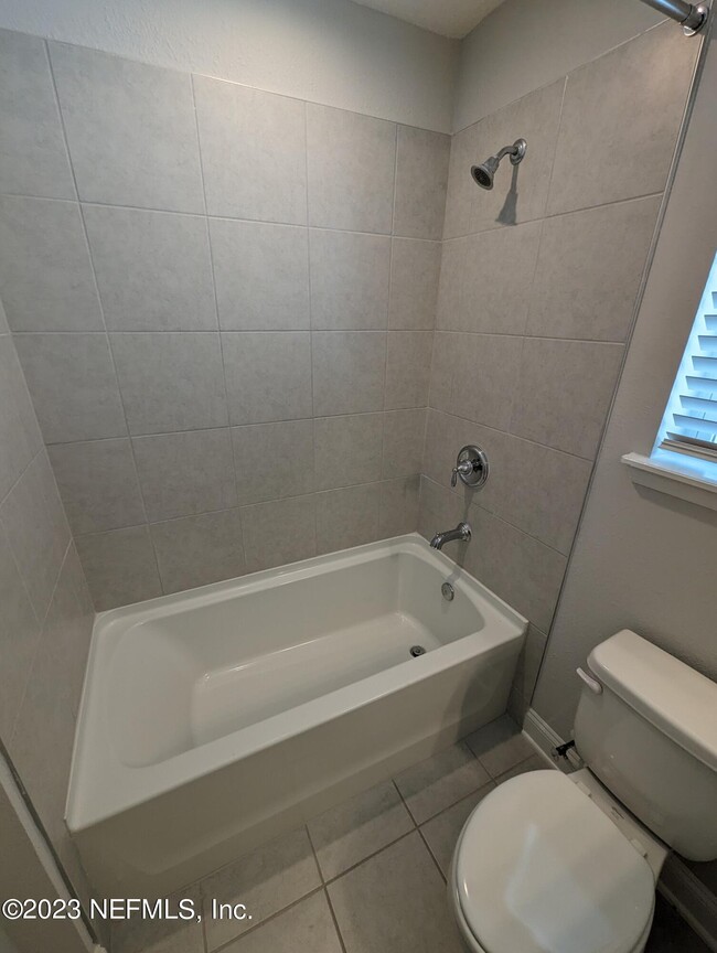 Building Photo - 251 Dahlia Falls Dr