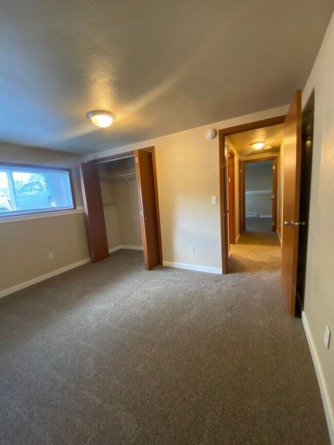 Building Photo - Great Spokane Valley Location-2 bed 1 bath...