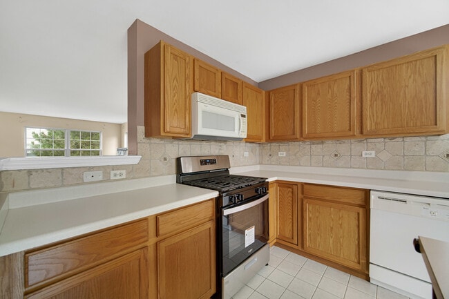 Building Photo - 62 E Clare Ct