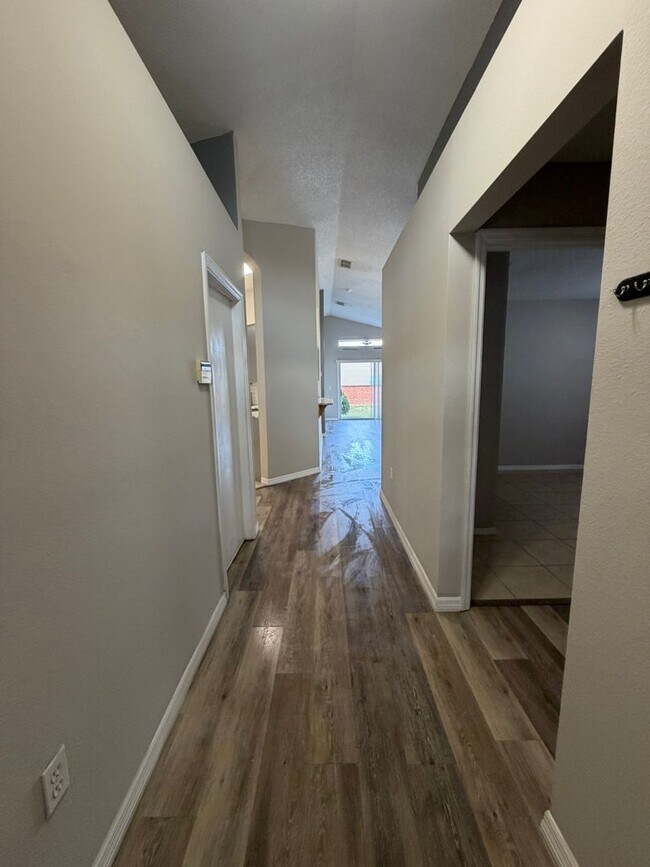 Building Photo - 3 Bed 2 Bath Home in BVL for Rent