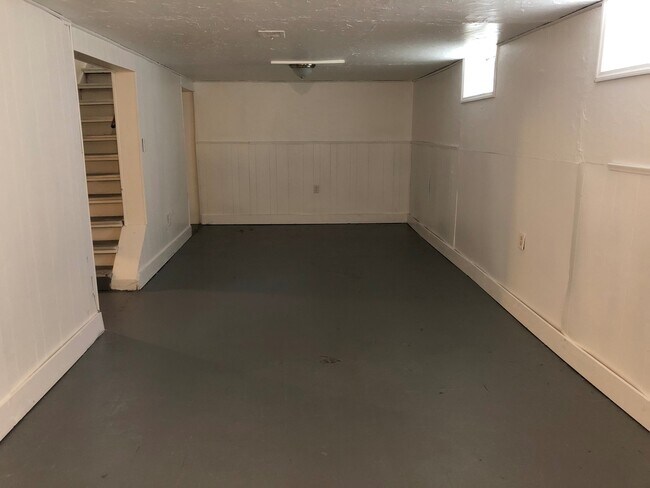 Building Photo - 3 bedroom - 1 bath - Warrendale - $1300