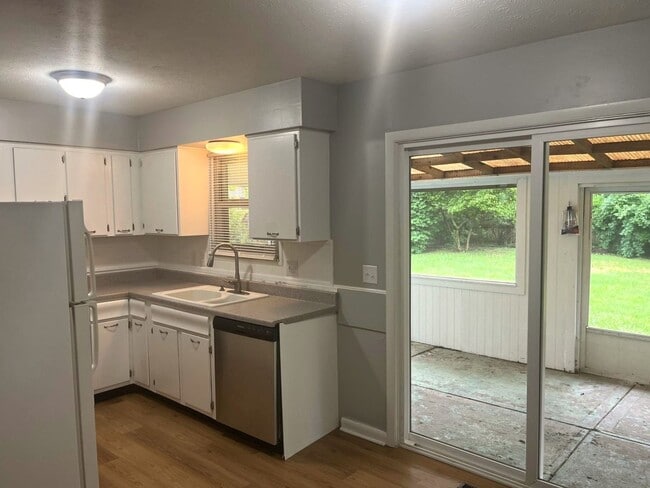 Building Photo - 5101 Holbrook Dr