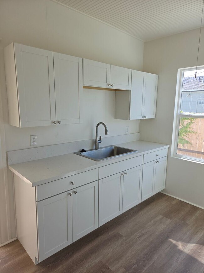 Building Photo - Quaint Home in Village of AG