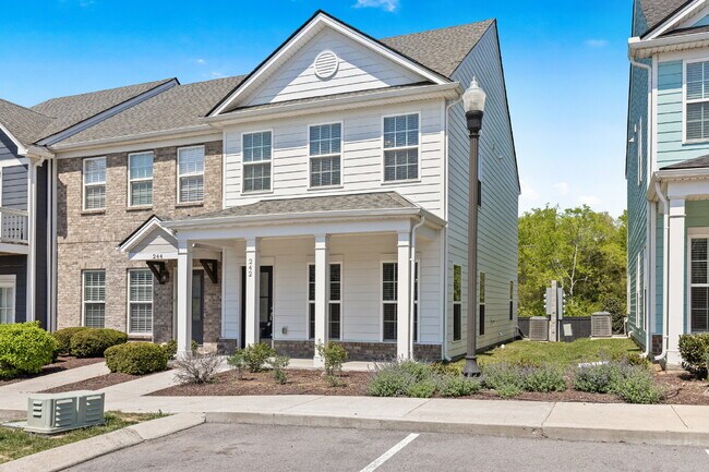 Building Photo - Luxury End-Unit Townhome Near 386 & Long Hollow Pike | Designer Finishes, Prime Location & Mainte...