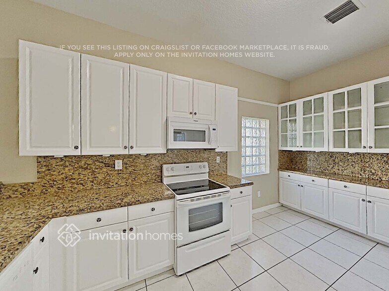 Building Photo - 1422 SW 158th Ave