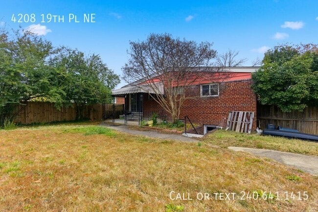 Building Photo - 4208 19th Pl NE