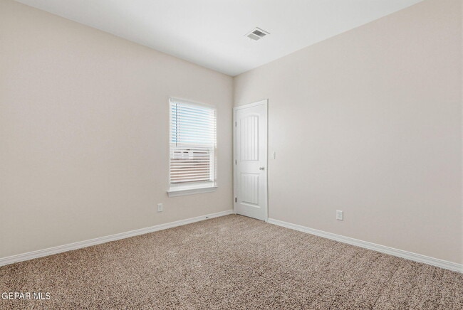 Building Photo - 904 Keenland Ave