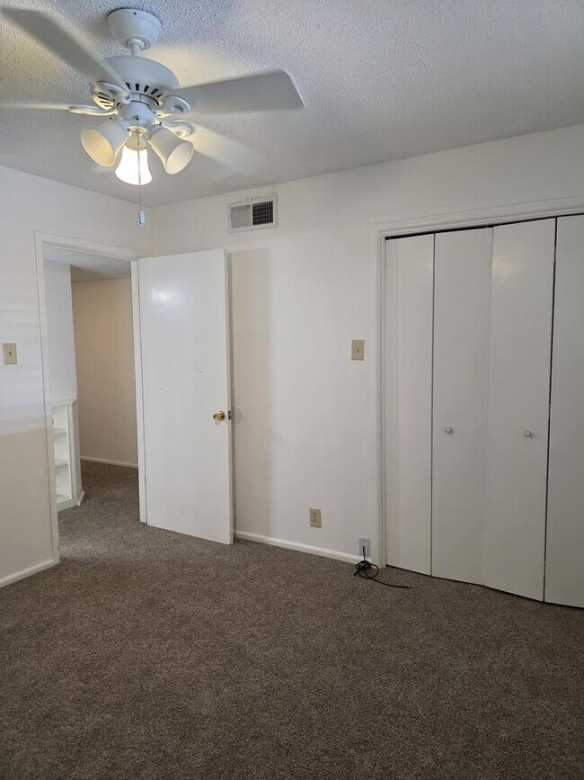 Building Photo - 3220 Tanglewood Ln