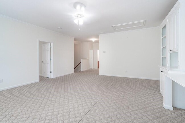 Building Photo - 53 Lakeside Terrace