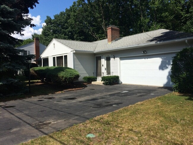 Building Photo - 83 Helena St