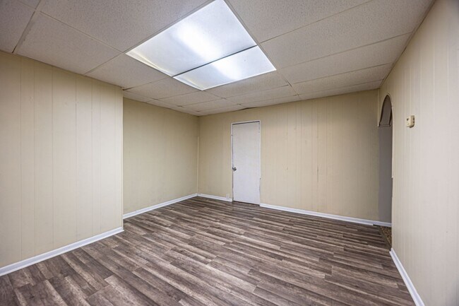 Building Photo - Comfort Meets Style: 3-Bedroom Home with Spacious Backyard in Pittsburgh