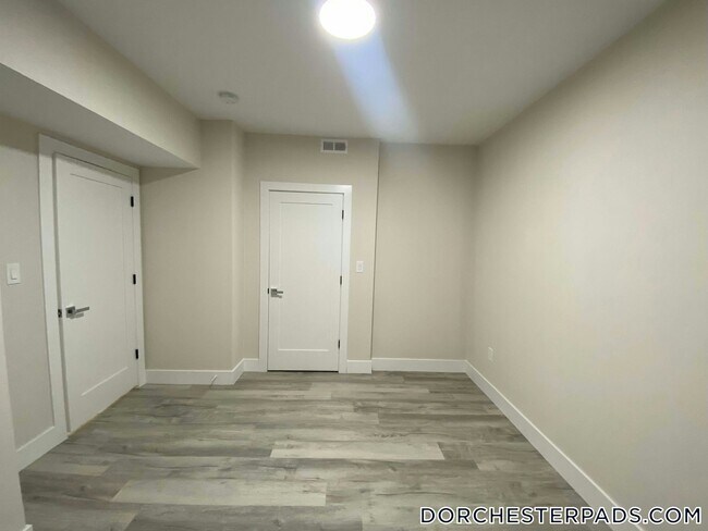 Building Photo - 10 Cawfield St