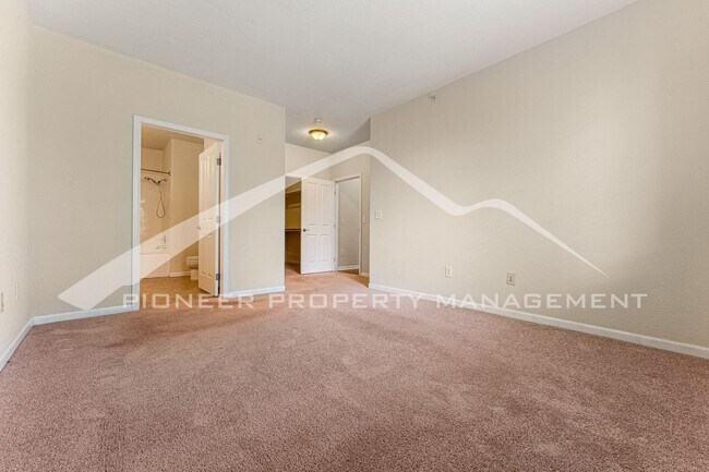 Building Photo - Charming condo with Central AC and 1 Car G...