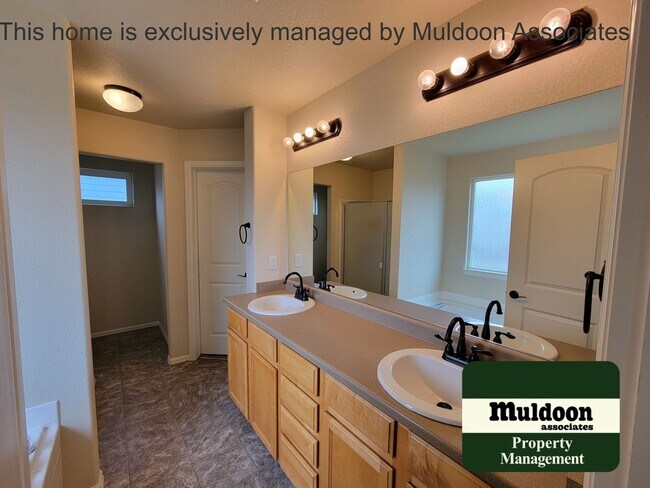 Building Photo - ? Bright & Spacious 3-Bedroom Home w/ 3-Car Garage