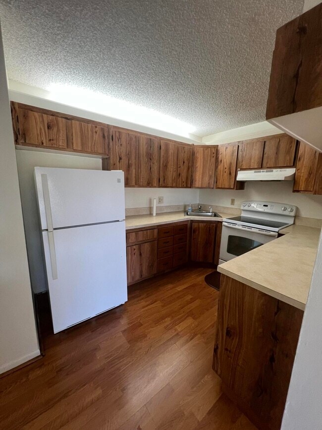 Building Photo - 706 Sunny Pine Way