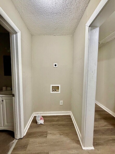 Building Photo - 1448 Menager Rd