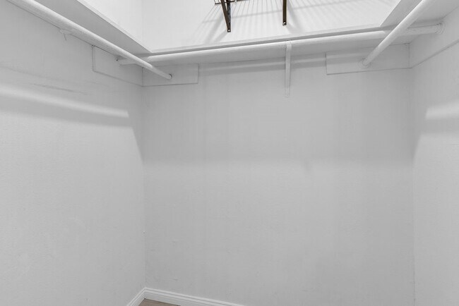 Building Photo - 9707 Richmond Ave.