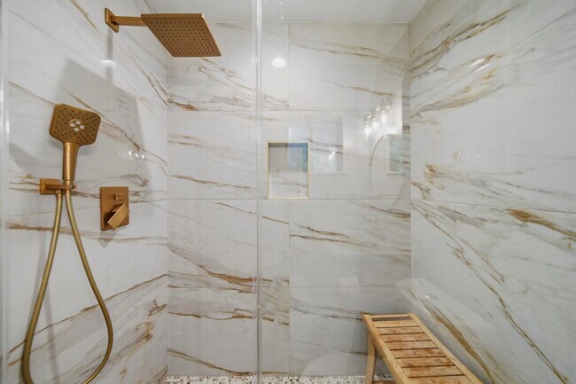 Building Photo - 10658 Northbrook Dr
