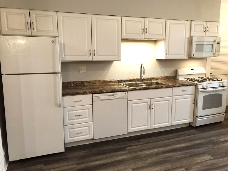 Kitchen - 706 E Main St
