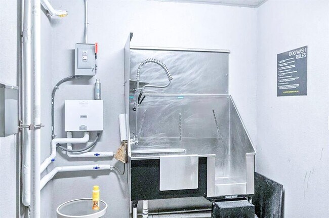 Building Photo - 900 S 1st St