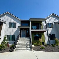 Building Photo - Cute, modern 2 bed 2.5 bath condo for rent!