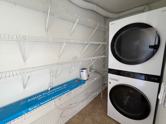 Building Photo - 2000 NE 135th St