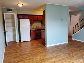 Building Photo - 2206 Mission Hill Dr