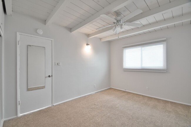 Building Photo - 221 39th St