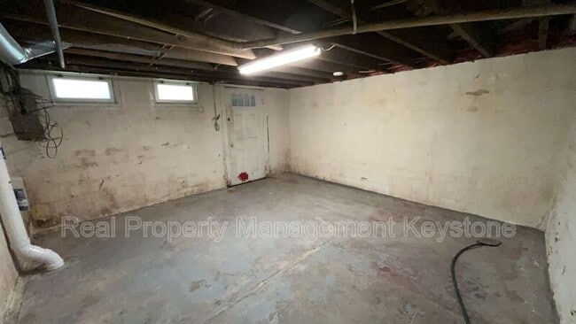 Building Photo - 1271 Lewis St