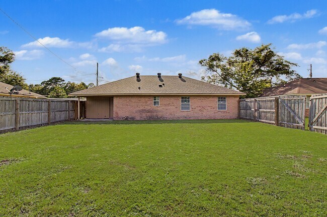 Building Photo - 1651 Latham Ct