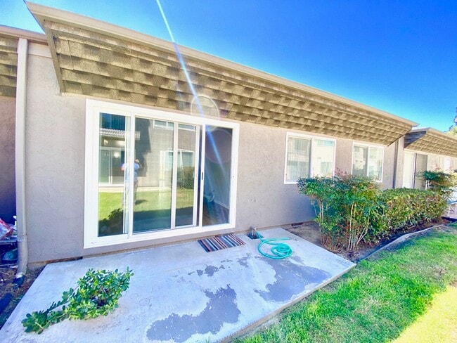 Building Photo - FOR RENT -  3 Bd/2 Ba 1,392 Sf In Friars Village Community, Townhome In San Diego Fashion Valley ...