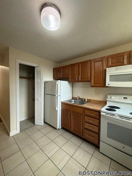 Building Photo - 10 Armington St