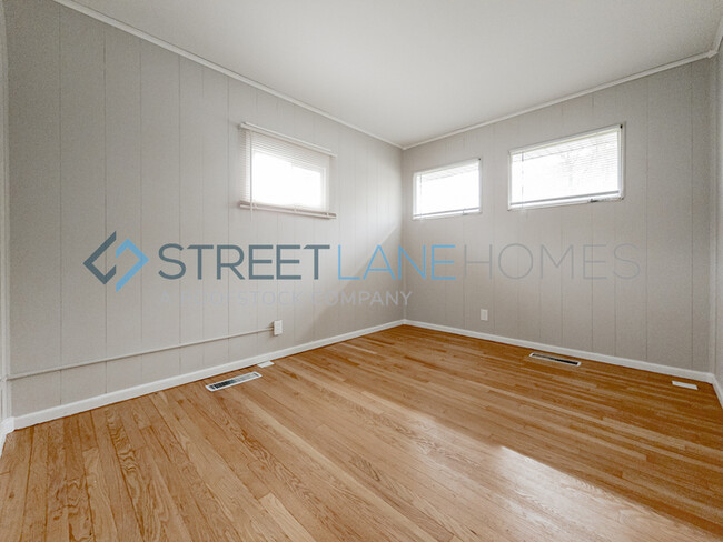 Building Photo - Charming 3 Bedroom / Beware of Scammers!