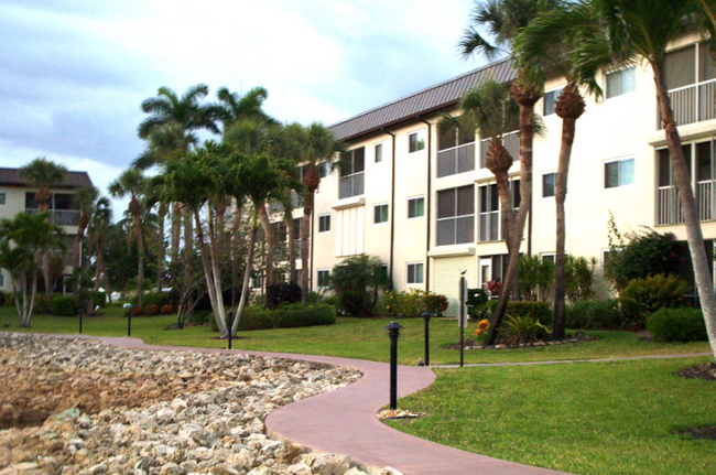 Building Photo - 1018 Manatee Rd