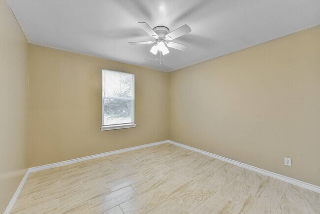 Building Photo - 1106 Brewster Ave