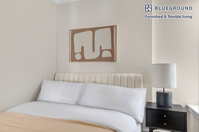 Building Photo - 515 W 47th St