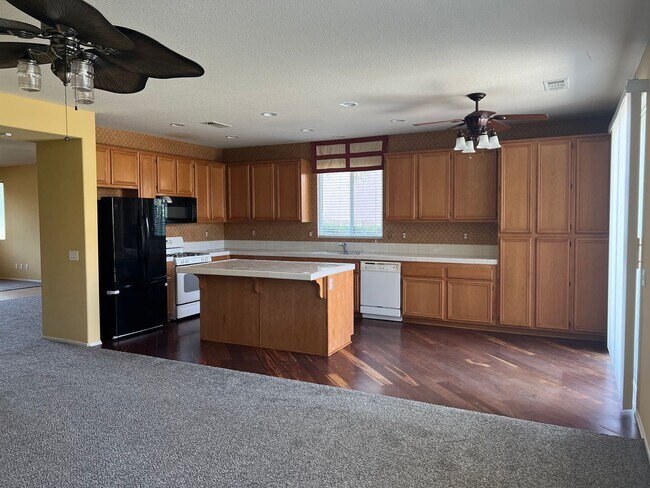 Building Photo - Beautiful home on cul-de-sac!!!
