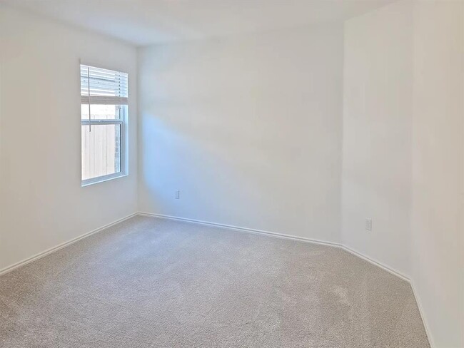 Building Photo - 1633 Four Waters Lp